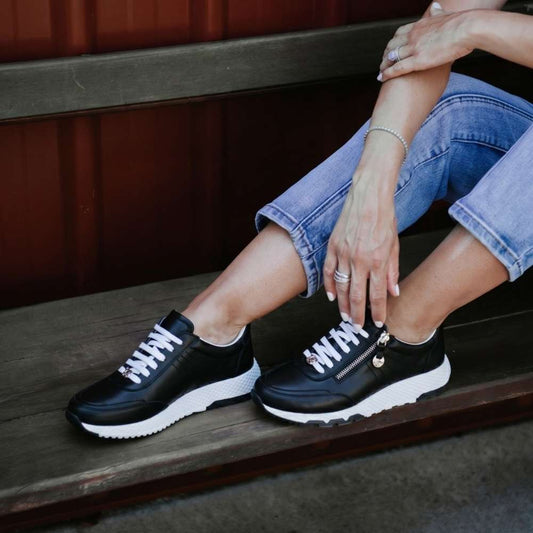 Lifestyle image for Sapporo Zip Casual Sneaker - Black