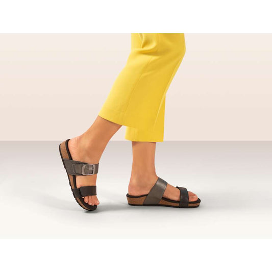 Lifestyle image for Daisy Slide - Black