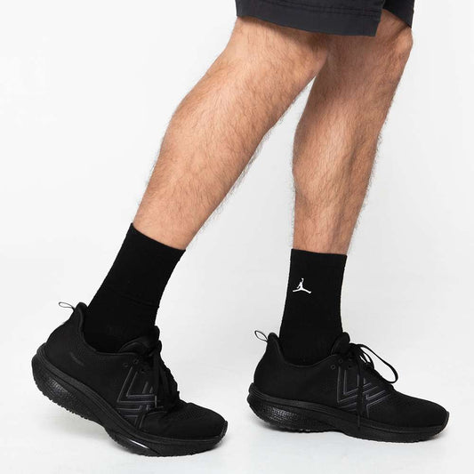 Lifestyle image for Icarus Sneaker Lace-Up Active - Black