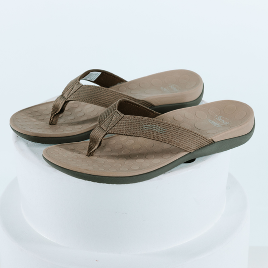 Lifestyle image for Wave Toe Post Sandal Unisex - Khaki